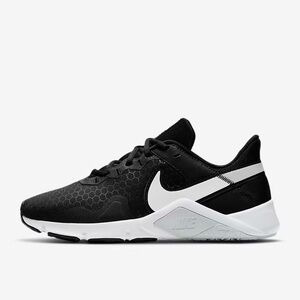 Nike women’s  Black and White Athletic Sneakers